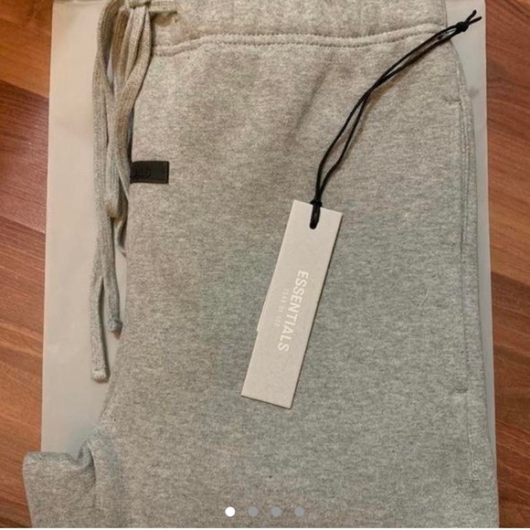 🚨 NWT 🚨 Fear of God Essentials Sweatpants - Picture 1 of 4